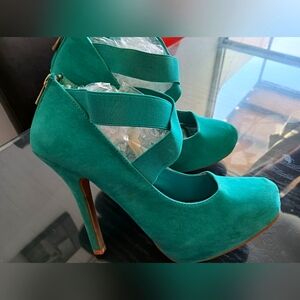 Turquoise heels brand bamboo size 8.5